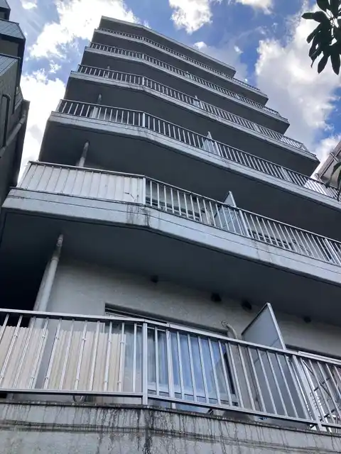 サカエ新宿余丁町マンション