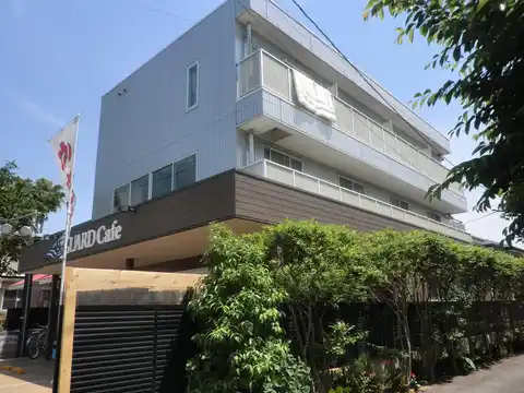 イーストコート
