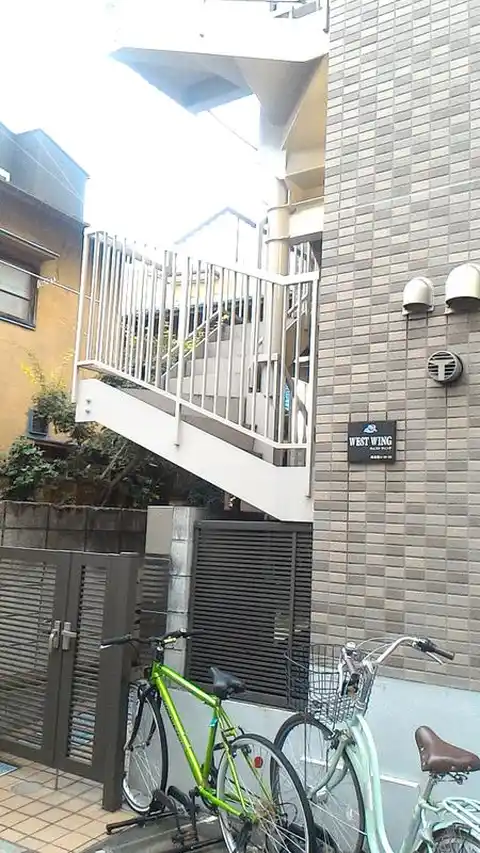 ウエストウィング