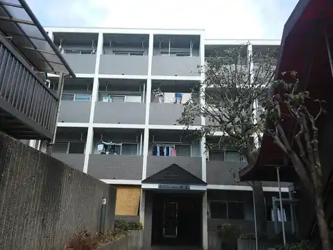 タッシ国立