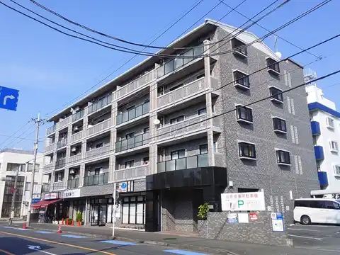 ガナドーレ桜ヶ丘駅前