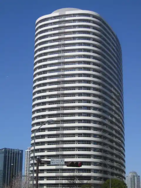 M M TOWERS FORESIS－L棟