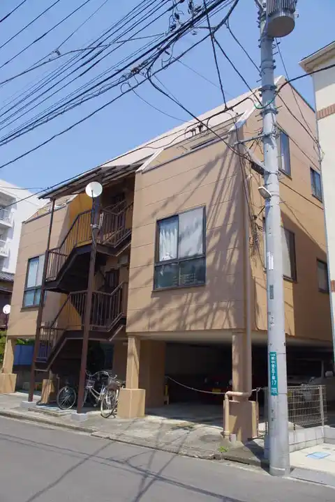 ハイツ三真