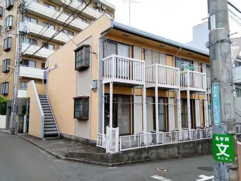 ファミーユ東和泉
