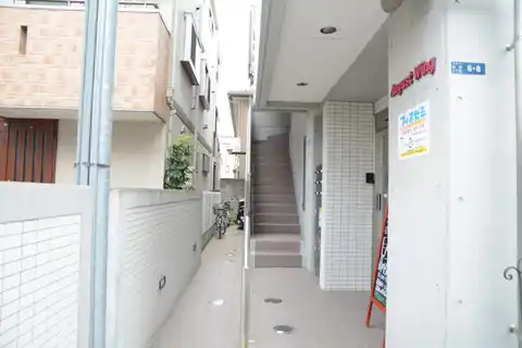 オーガストウィング