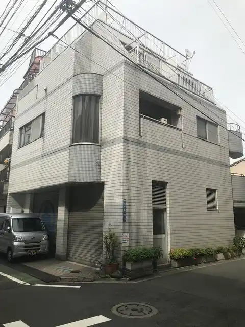 クリスタリナワタナベ