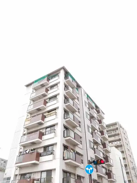 ミス・エマール中央