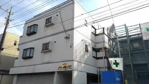 シャトルホワイト