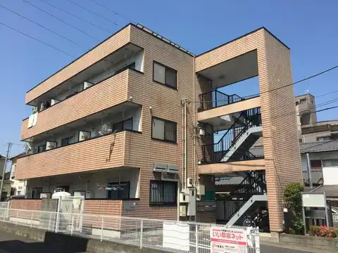 メゾンイースト