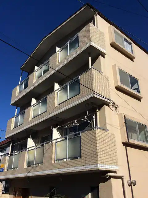 メゾンイースト