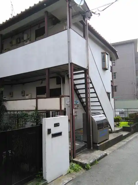 いずみハイツ A棟