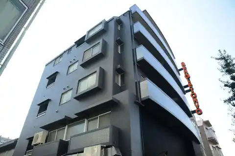 スリー・フラッツ