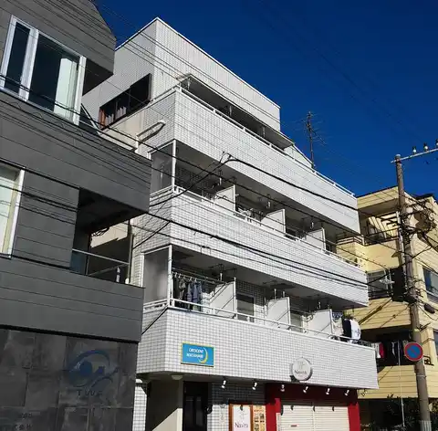 クレッセントワタナベ