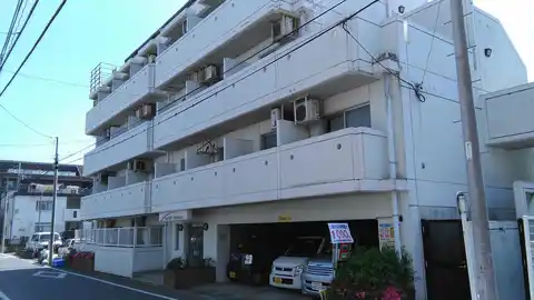 クレストハウス