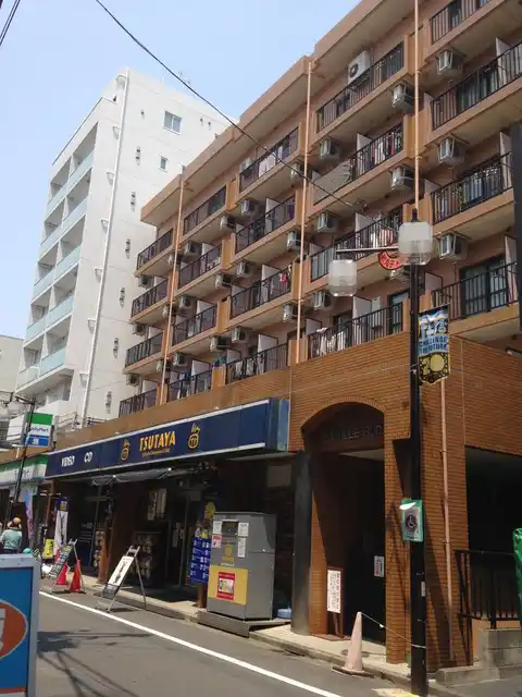 ファミーユビル