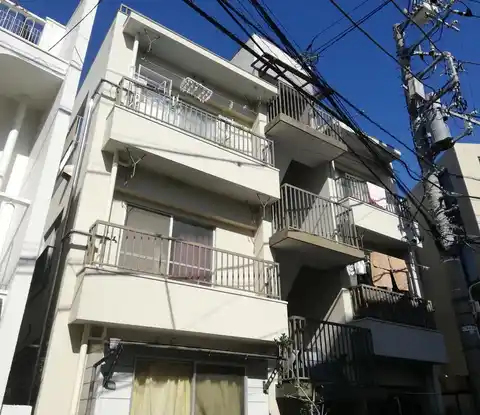 メゾントロワ