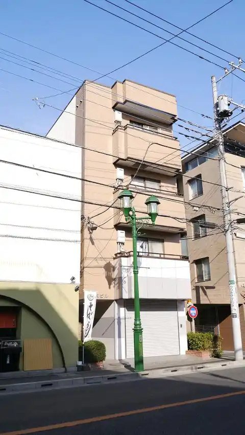 AKビル