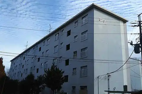 県公社竹山団地3201号棟