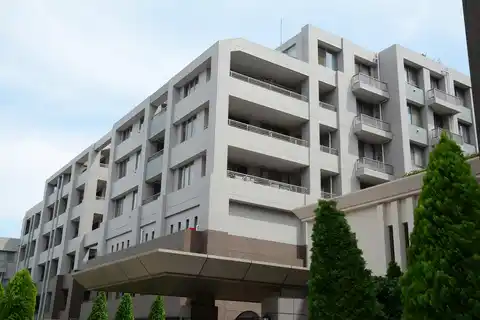 クレッセントバードスクエア
