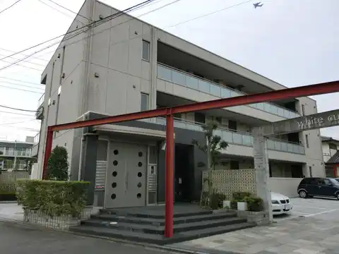 WHITE CUBE I