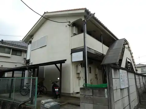 フローラ・タカノ