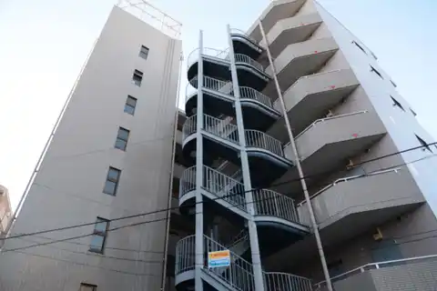 ファースト・アヴェニュー