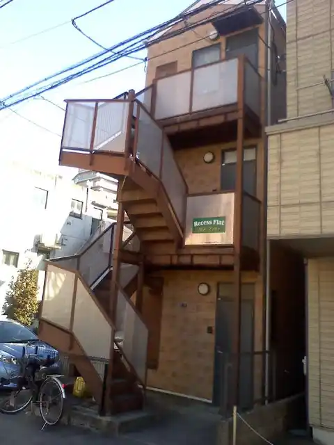 RECESS FLAT