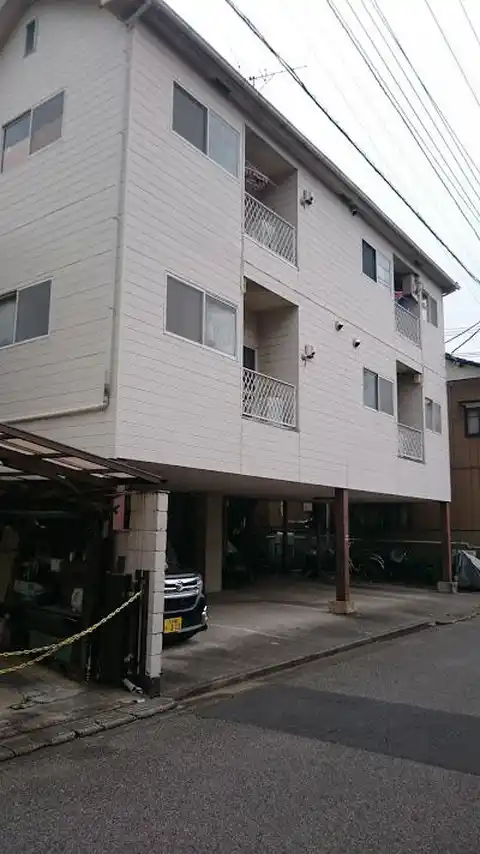 メゾンカワベ