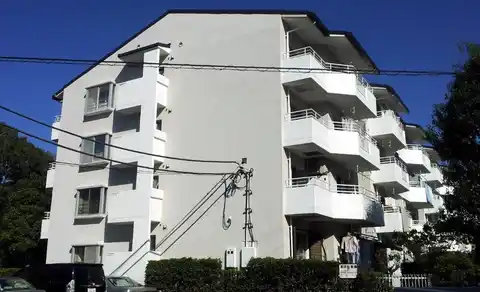 エステート鶴牧44-6-1号棟