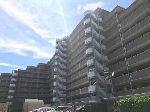 ファミール市川ガーデンプラザウエスト