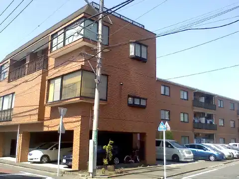 ラークハイツ