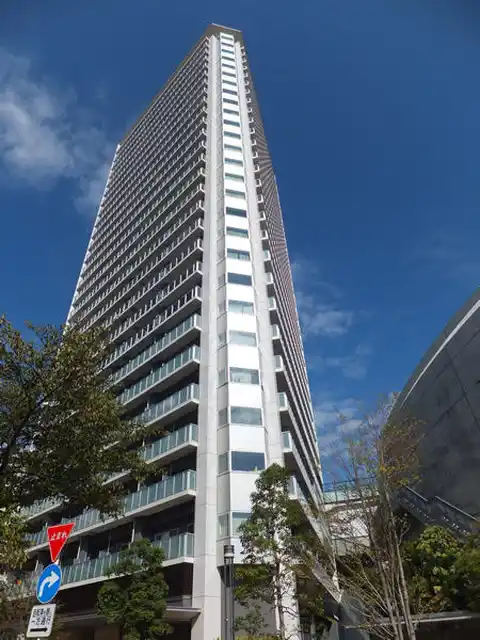 プリズムタワー