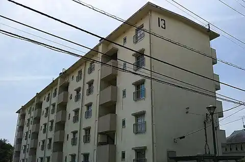 UR都市機構神代団地13号棟