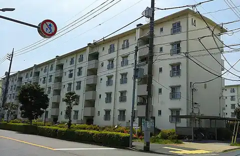 UR都市機構神代団地14号棟