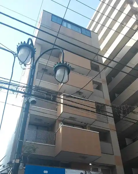 ユウワクニタチ