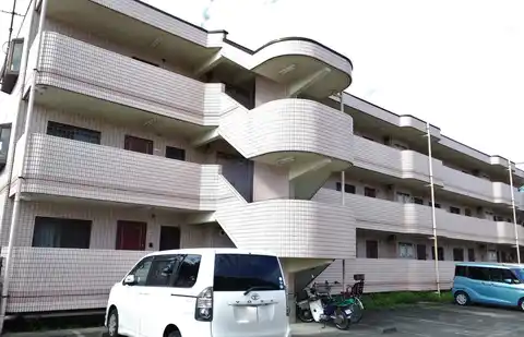 クレセント三ツ木