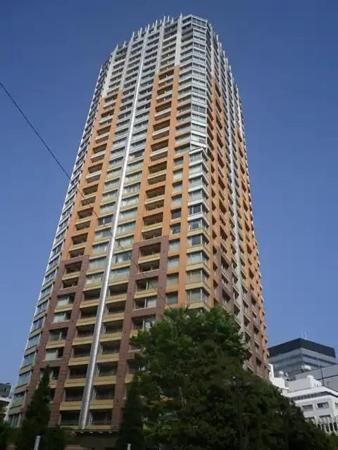 青山パークタワー