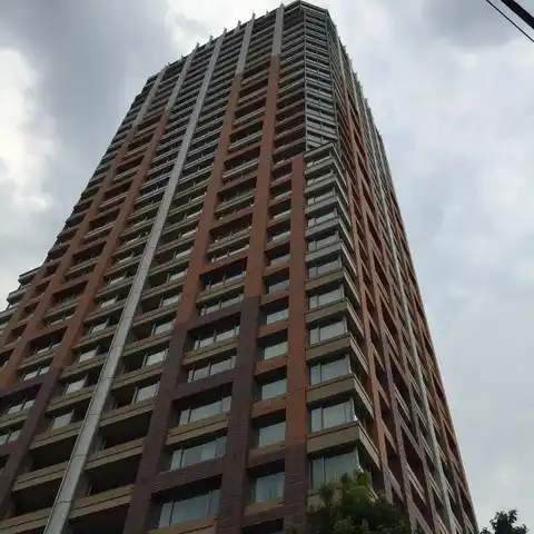 青山パークタワー
