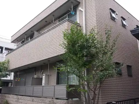 MAISON QUATRE