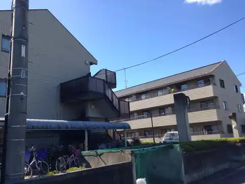 サープラスAB棟