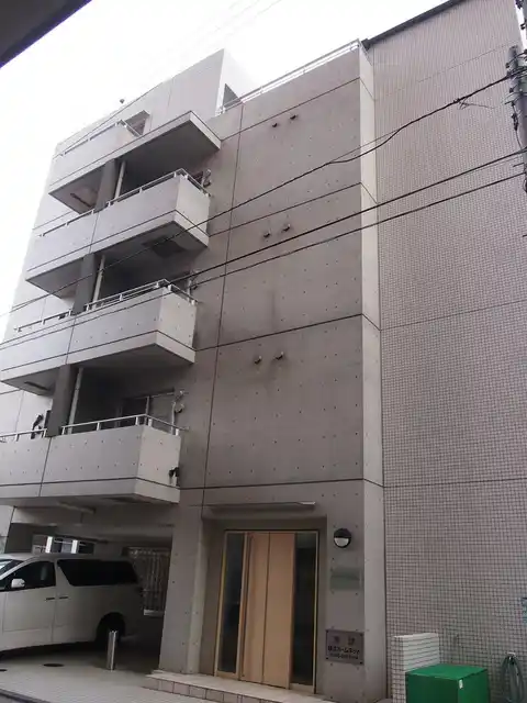 ウエストカミオ