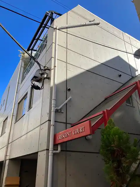 クレセントコート