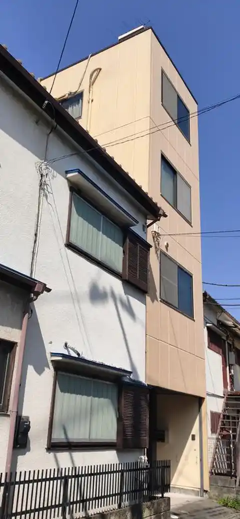 AKビル