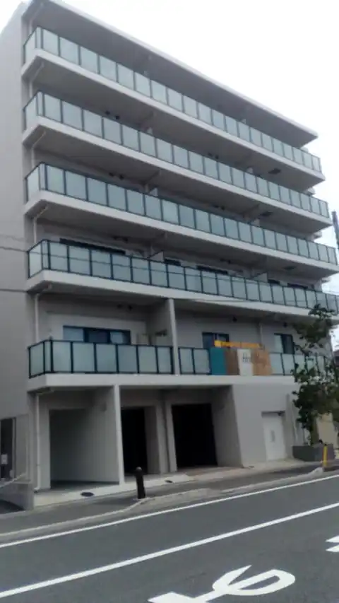 CASA Y BELLALUCHE