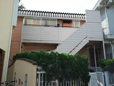ビー・スリー