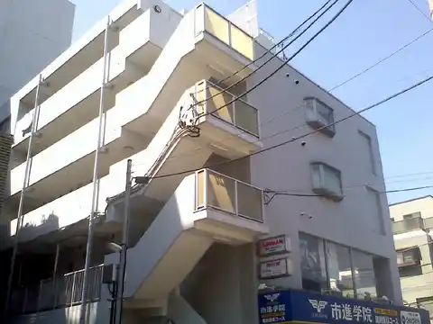 コリーヌ中山