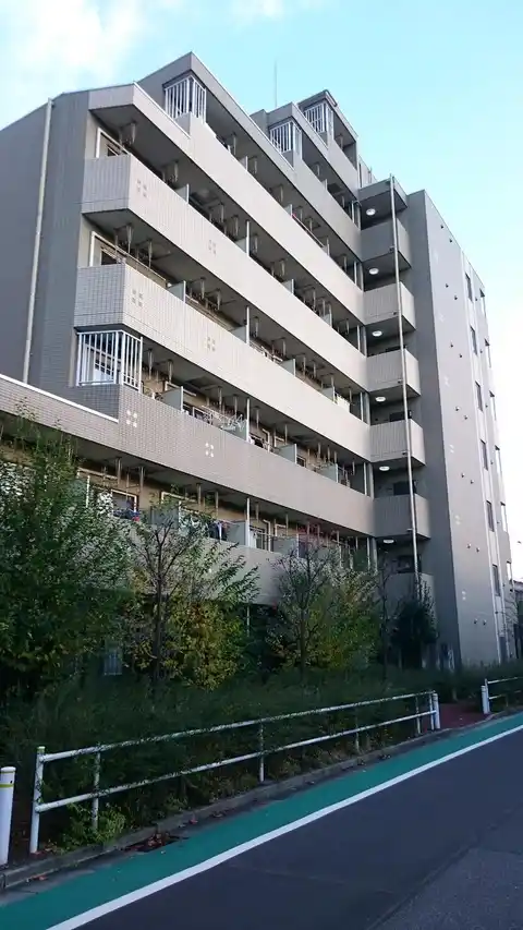 カーサ・ベルデ志村坂上