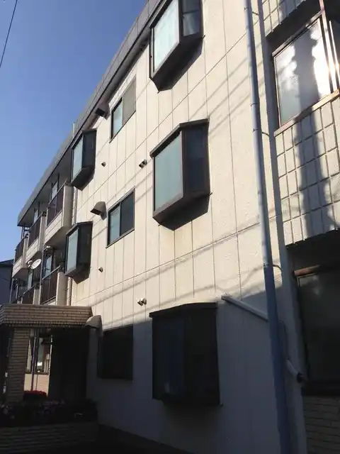 エミ・コーポラス