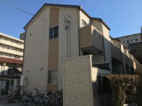 M'S COURT