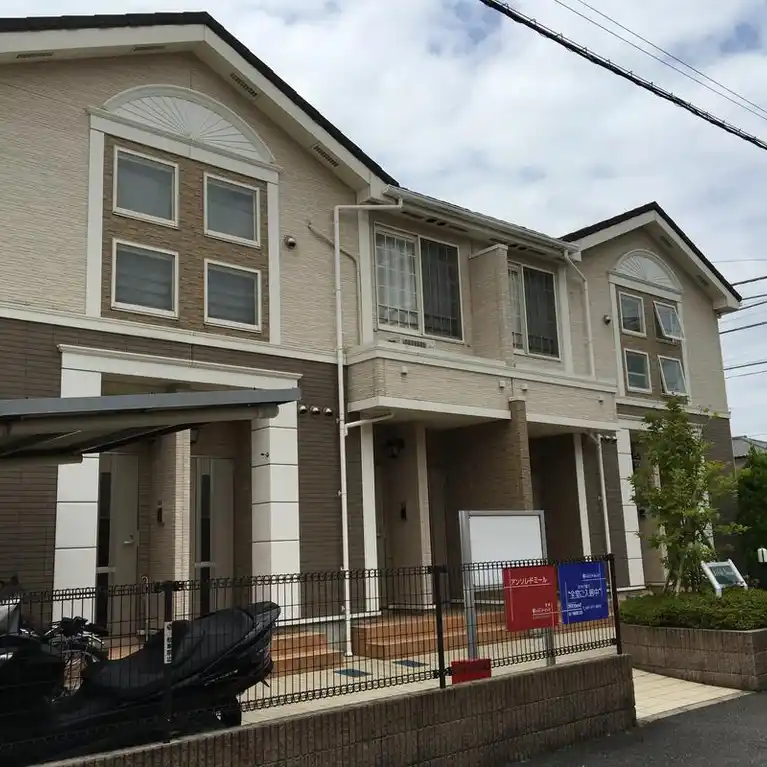 アンソレドミール 外観